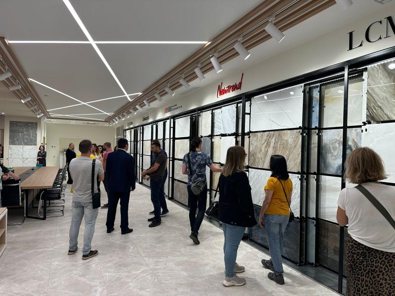 Екатеринбургский завод создал не просто шоурум керамогранита, а вдохновляющее пространство