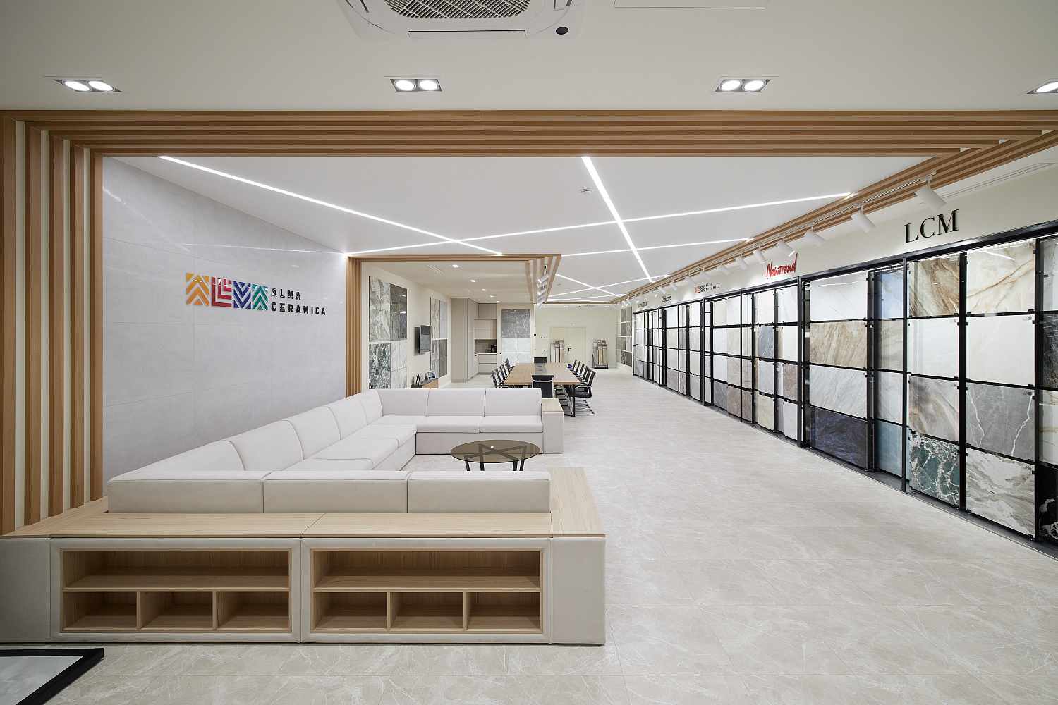 Екатеринбургский завод создал не просто шоурум керамогранита, а вдохновляющее пространство