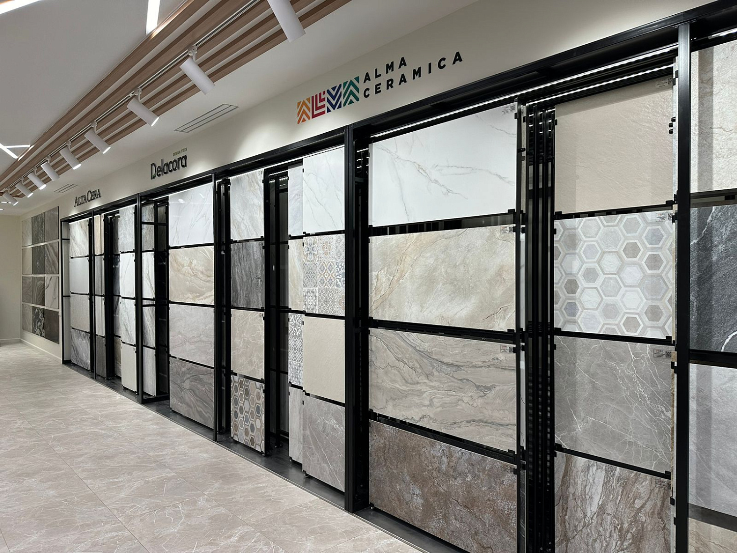 Екатеринбургский завод создал не просто шоурум керамогранита, а вдохновляющее пространство